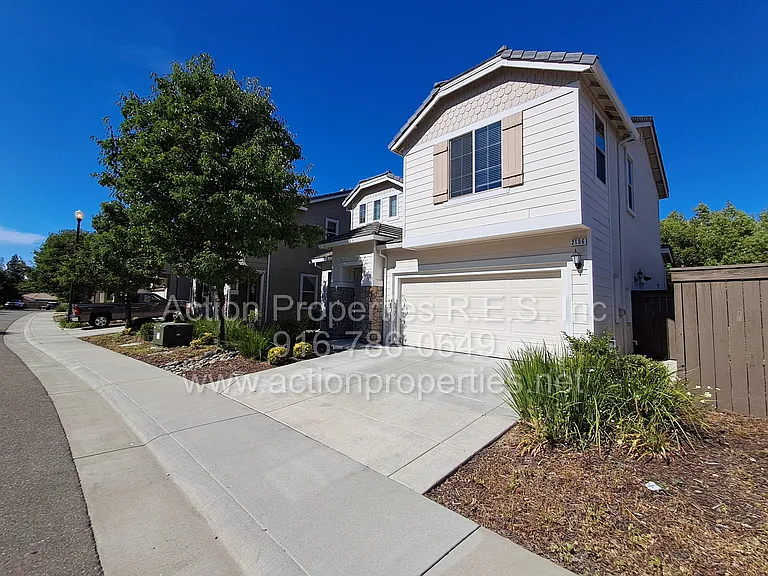 2136 Malibu Pl — Photo 2