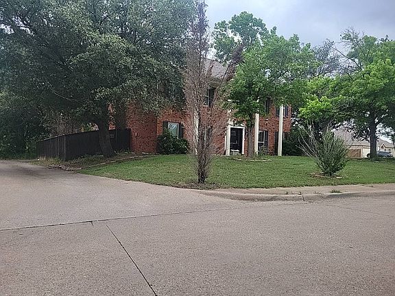 3rd image of 1101 Lexington Ln