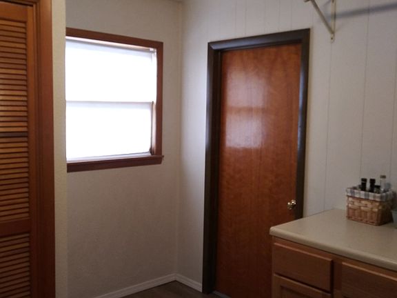 4th image of 1112 Trout Ave