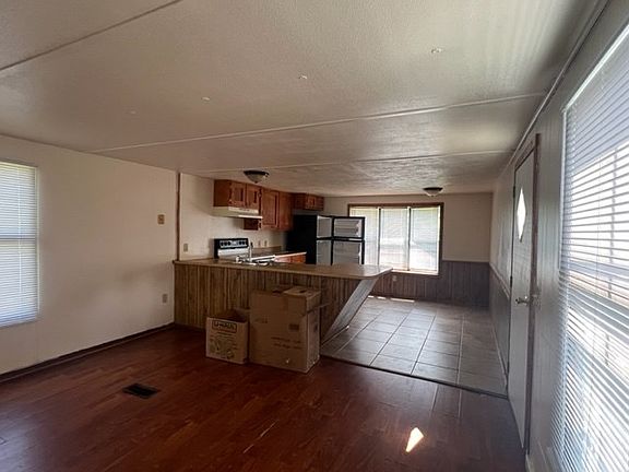 4th image of 50 Warrick Ln