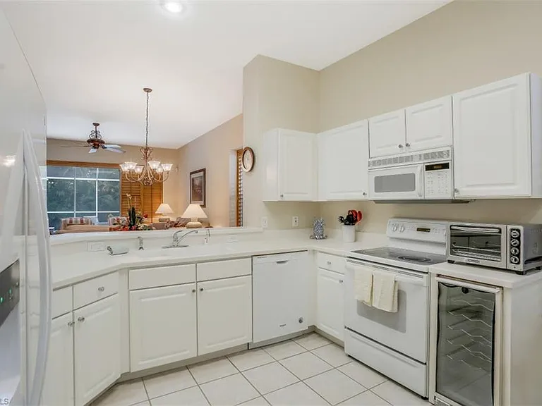 1818 Leamington Ln — Photo 4