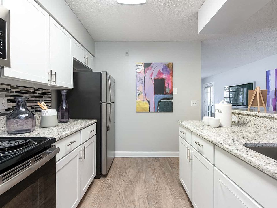 Sequoia floor plan kitchen angle 1x1 750 sq ft