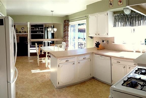 3rd image of 4274 Crestknoll Dr
