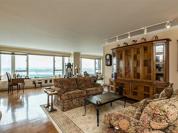 5th image of 16625 Powells Cove Blvd APT 18H