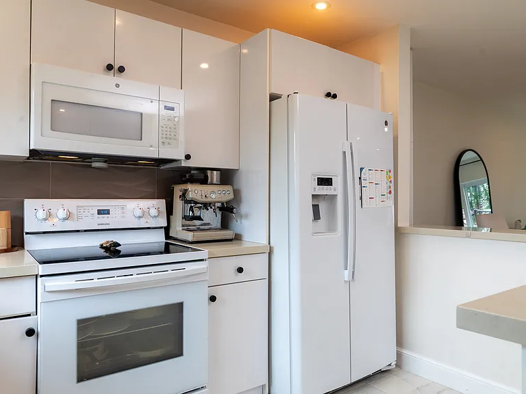 450 SE 7th St #232 — Photo 11