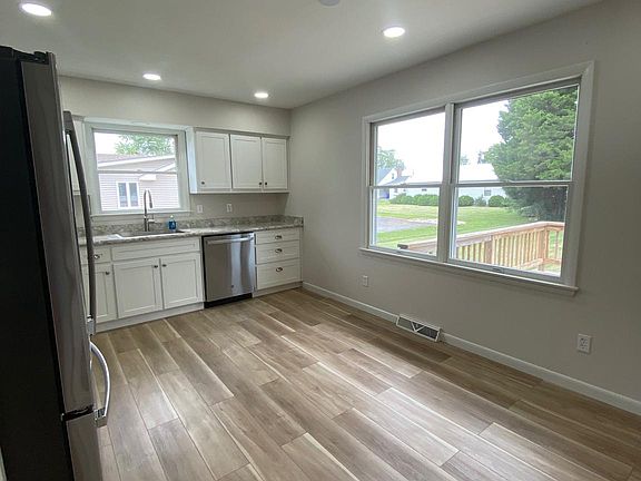 3rd image of 337 Grace St