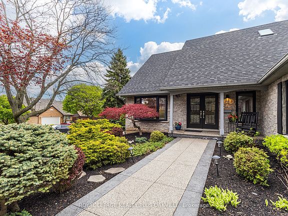 2nd image of 67 Honeysuckle Cres