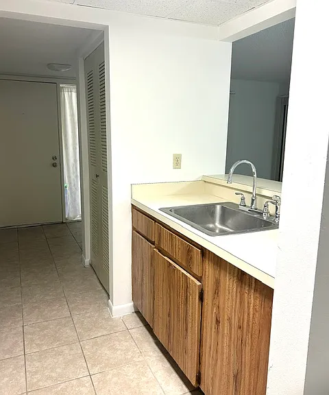 130 Jasmine Woods Ct #11D — Photo 4