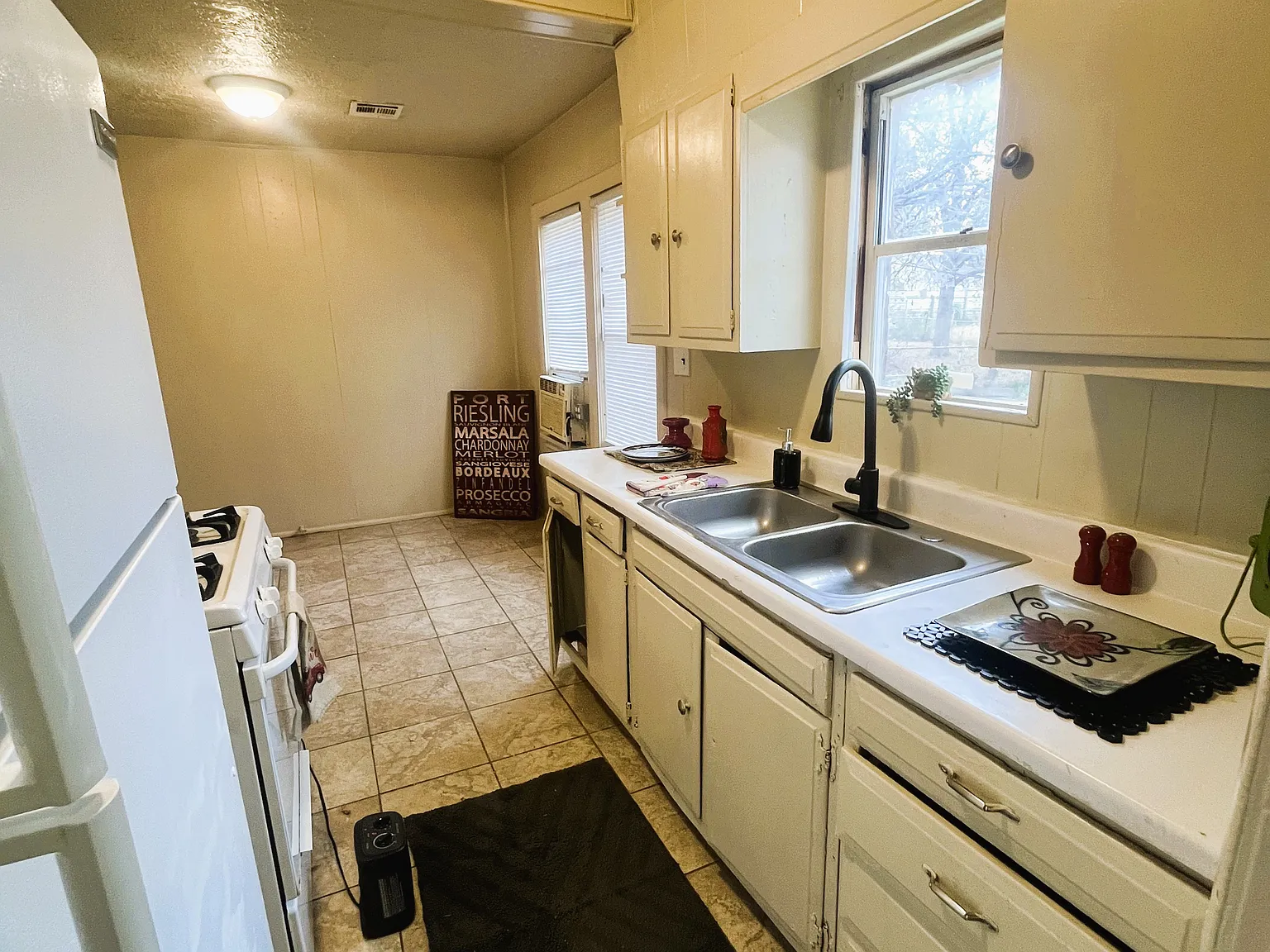 3 bed, 1050 sqft, $950 — Photo 4