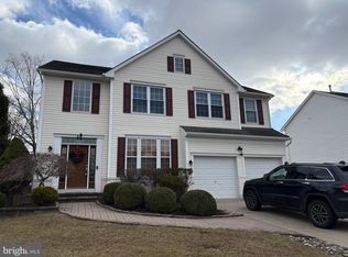 8 Creekwood Dr, Bordentown, NJ 08505