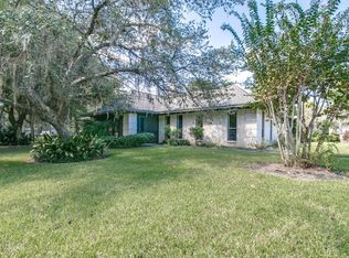 950 Bayou Rd, Lake Jackson, TX 77566