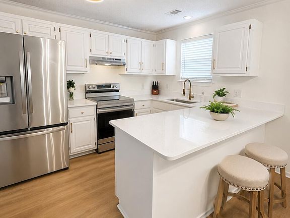 3rd image of 135 Westchester Cir