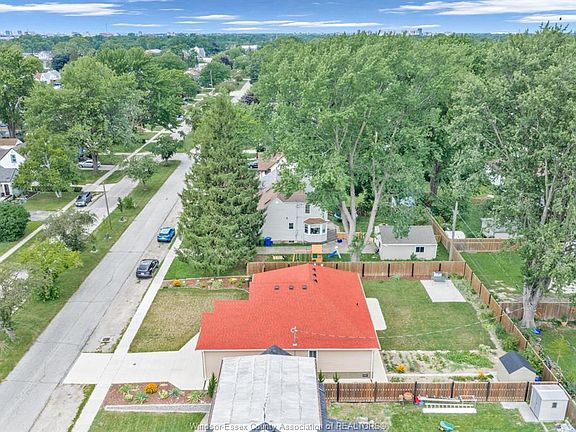 3rd image of 2482 Rossini Blvd
