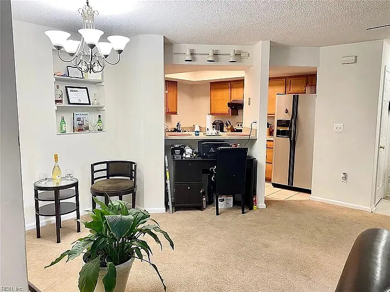 2 bed, 1014 sqft, $1,800 — Photo 3