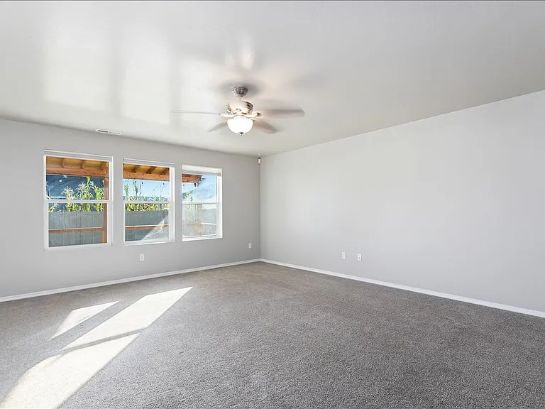 2044 Kodiak St — Photo 52