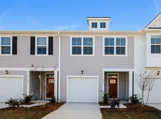 653 Trotters Ln, Moncks Corner, SC 29461