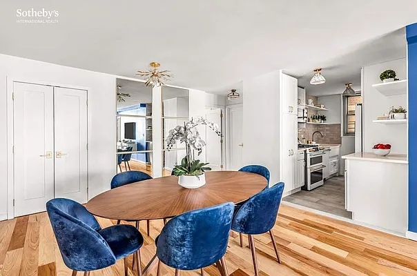 Sold by Sotheby's International Realty | media 3