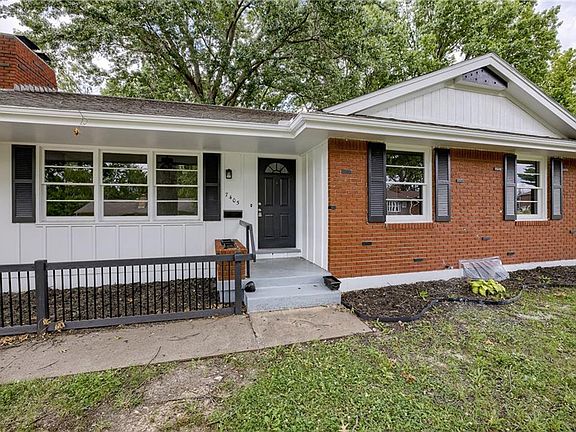3rd image of 7405 Maywood Ave