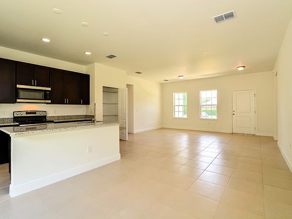 5th image of 476 Marion Oaks Mnr