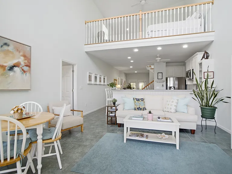 302 E Huron Ave — Photo 13