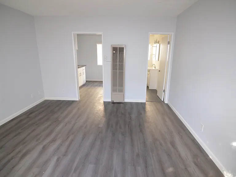 6919 Sepulveda — Photo 9