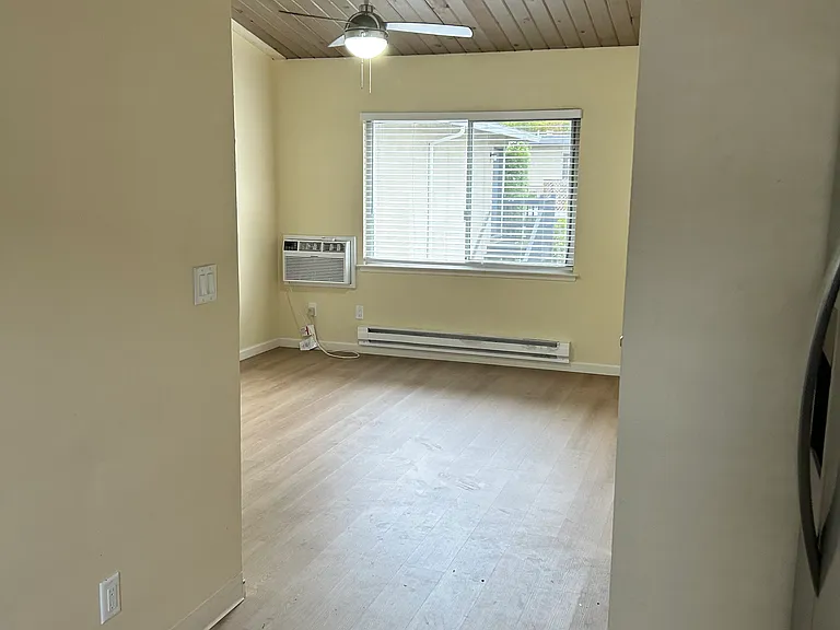 582 Mariposa Ave #5 — Photo 6