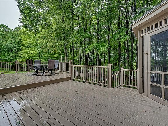 5th image of 112 Garnet Dr