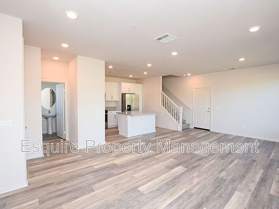 4th image of 695 Earl Joseph Dr