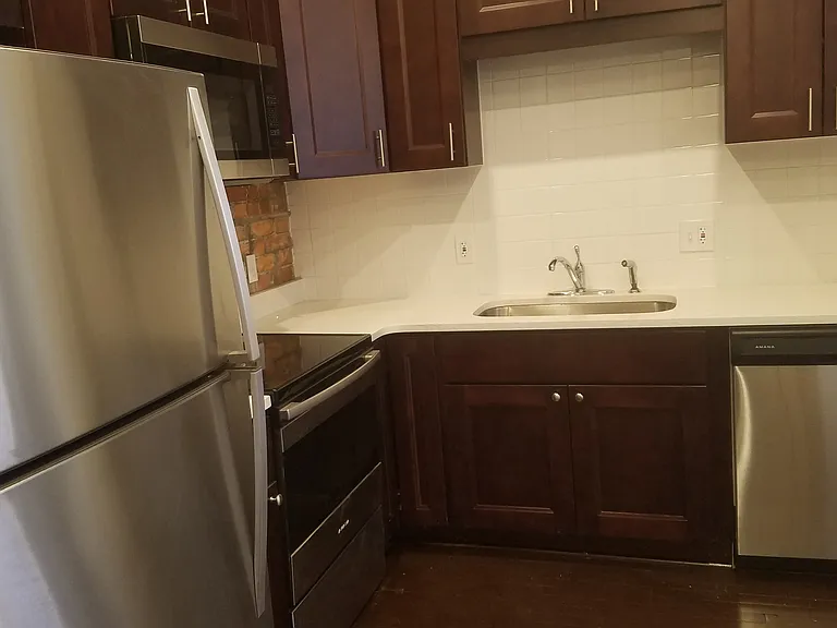 422 Pembroke Ave #4 — Photo 3