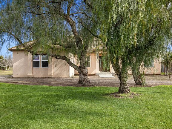 4th image of 2306 Young Rd