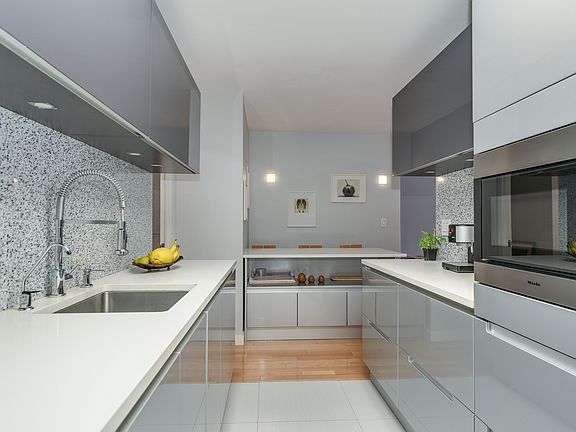 4th image of 347 W 57th St APT 3C
