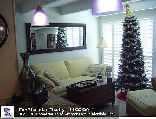 3rd image of 2124 NE 5th Ave APT 201