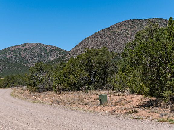 3rd image of 27 Camino Monte Azul