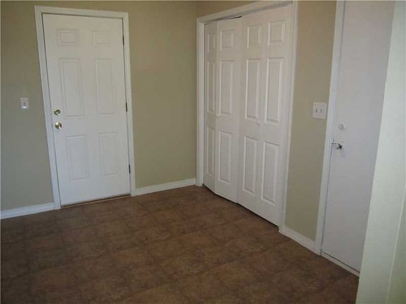 5th image of 118 E Canary Dr