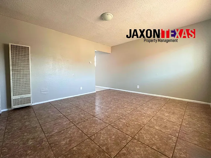 3906 Harrison Ave #4 — Photo 1