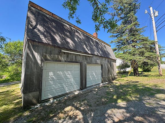 3rd image of 676 River Road