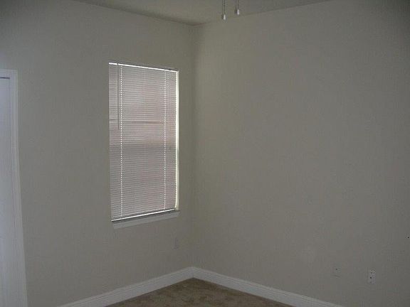 4th image of 330 Southern Pecan Cir Unit 105