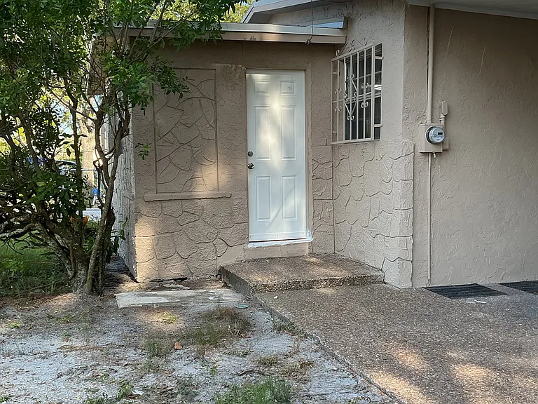 2605 Avenue F — Photo 3