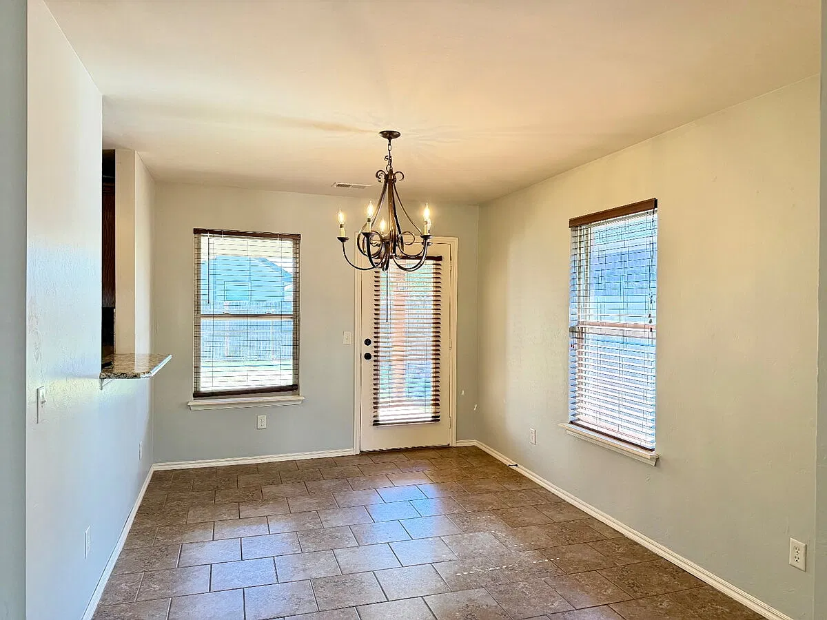 3 bed, 2.0 bath, 1846 sqft, $1,895 — Photo 2