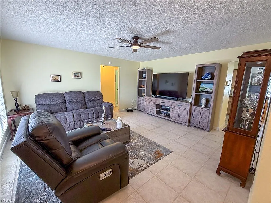 1115 Southwest 54th Lane - 1 — Photo 4
