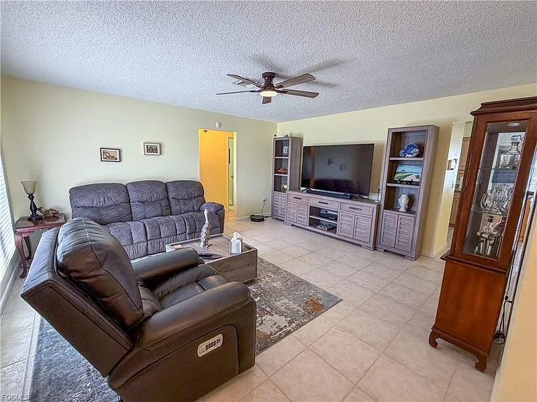 1115 SW 54th Ln — Photo 4