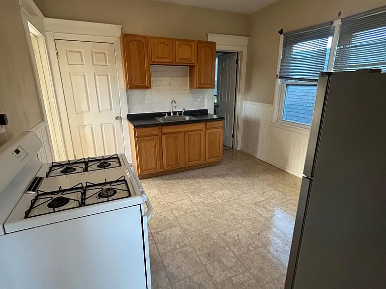 170 Ladner Ave #2 — Photo 5