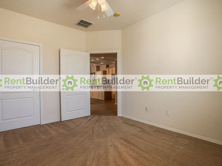 1027 Desert Willow Ct — Photo 2