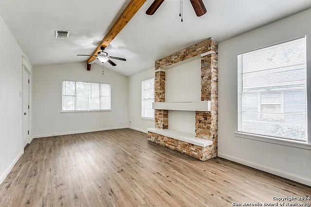 3 bed, 1.0 bath, 916 sqft, $1,150 — Photo 2