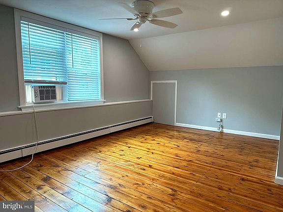 3rd image of 21 Elizabeth St #2