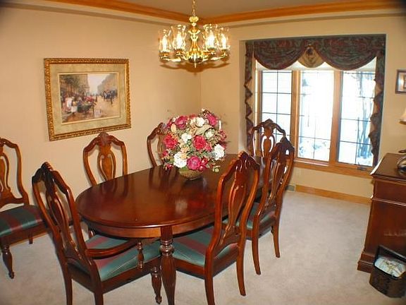 Formal dining rooom has tray ceiling and crown molding