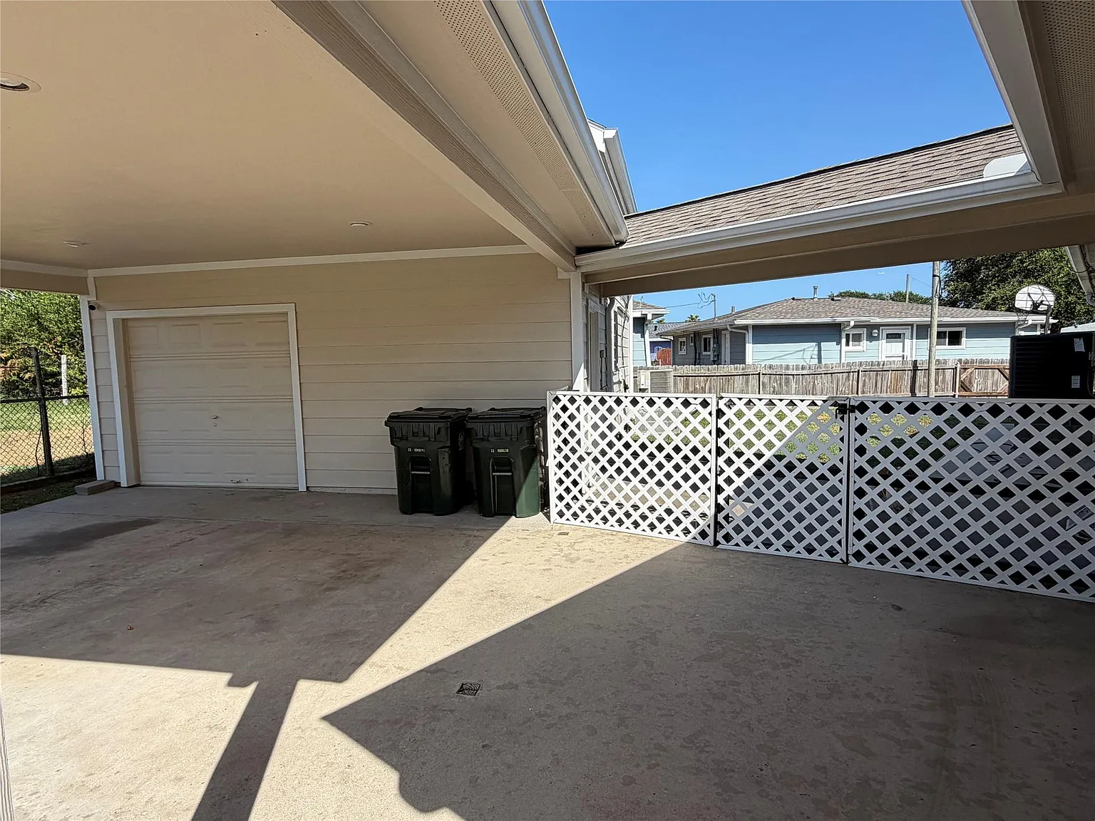 1 bed, 1.0 bath, 773 sqft, $1,250 — Photo 2