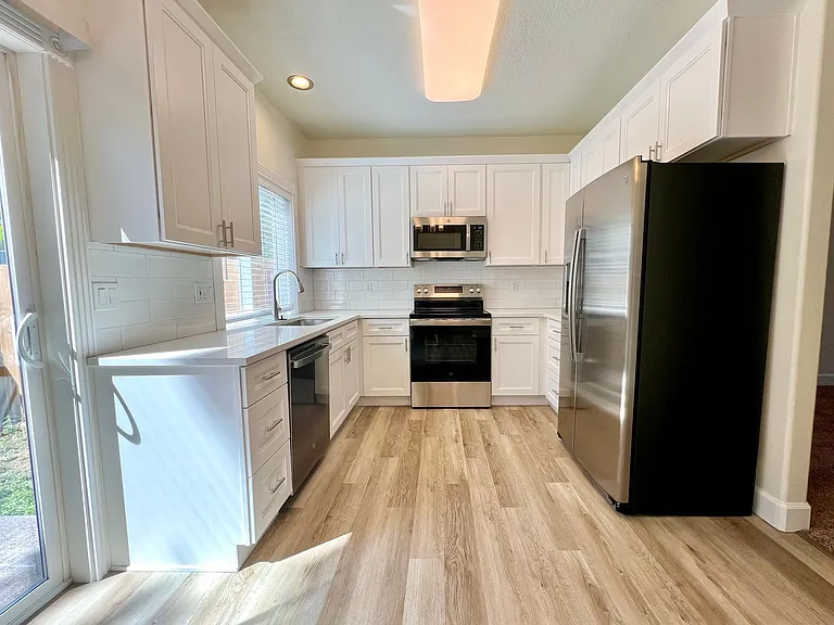 16733 NE Halsey St — Photo 2
