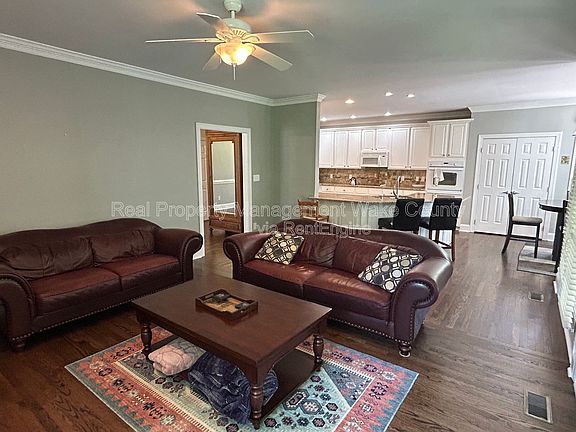 3rd image of 108 Crystlewood Ct