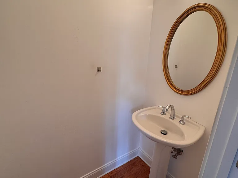 1454 Montclair Ct — Photo 7